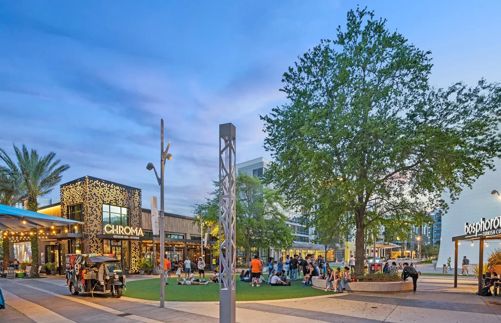 Lake Nona Town Center al atardecer, a minutos de Somerset Lakes
